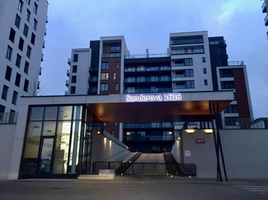 Appartement Marina Island - Modern Riverside With Terrace *
