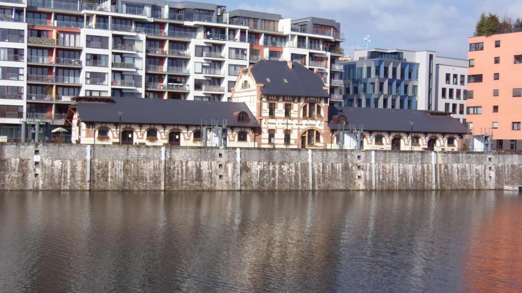 Apartment Marina Island - Modern Riverside With Terrace Prague